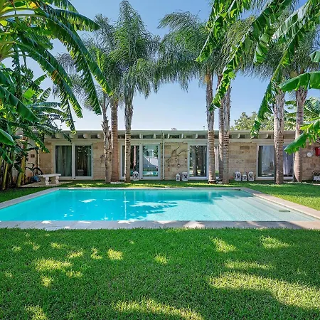 Maison Menhir, With Private Pool 빌라 *