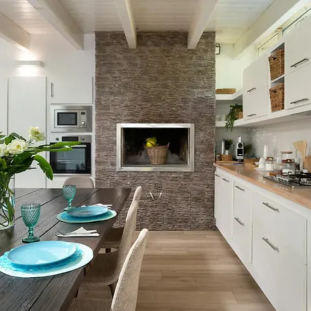 Maison Menhir, With Private Pool 빌라 *