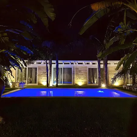 Maison Menhir, With Private Pool 빌라